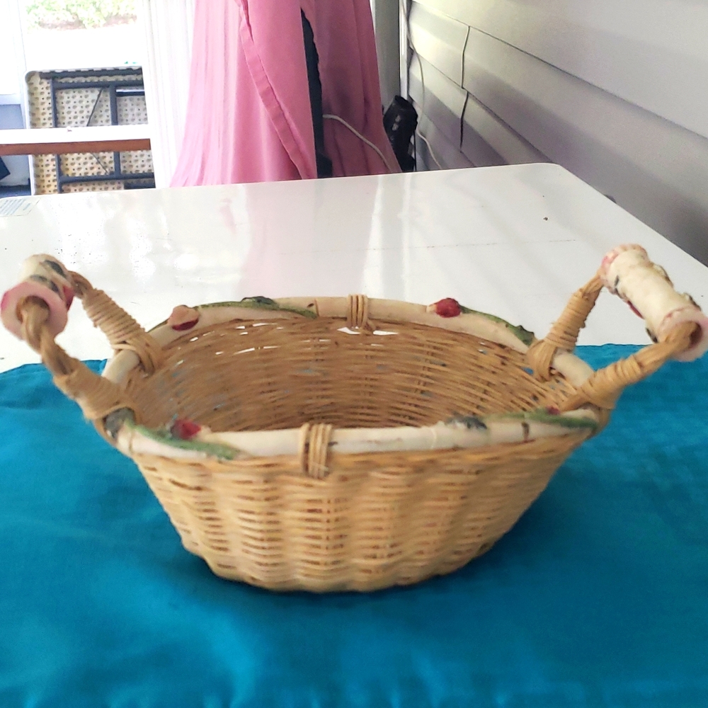 Small farmhouse 🍓 wicker basket
